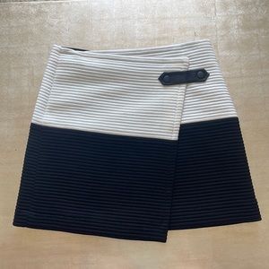 Alice and Olivia black and white mini skirt